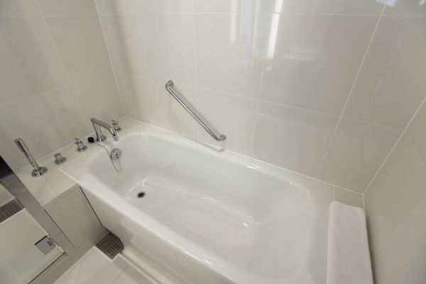 Cost of Bathtub Repair in Bakersfield